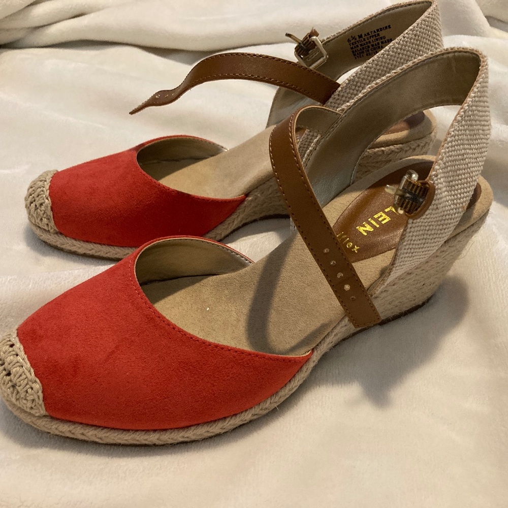 Anne Klein - red & tan wedge - size 6.5